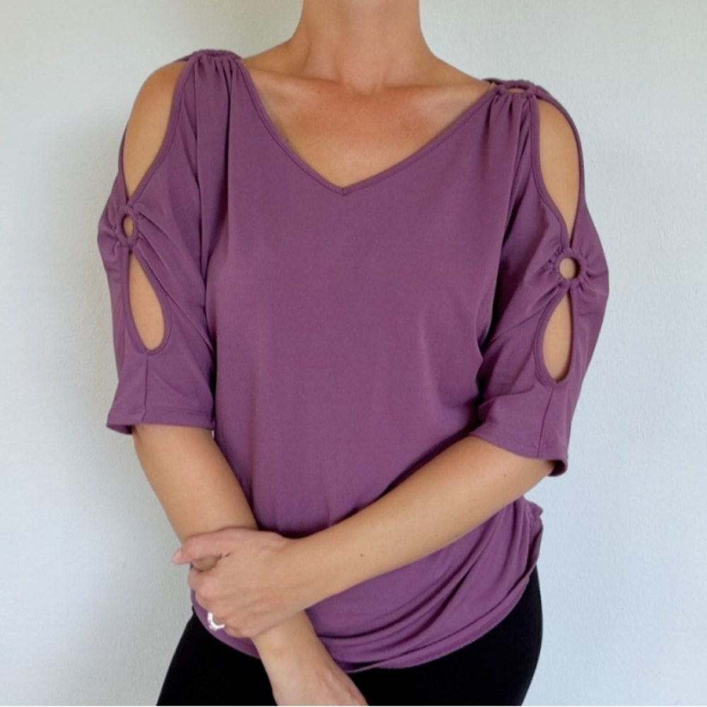 Bold Elements Cut to Curve purple cut out sleeve v-neck blouse size XL